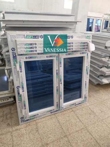fenêtre ouvrante avec rideau en PVC profil Skyline Verre stop sol fumé